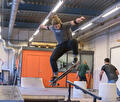 Jongen op skatebord